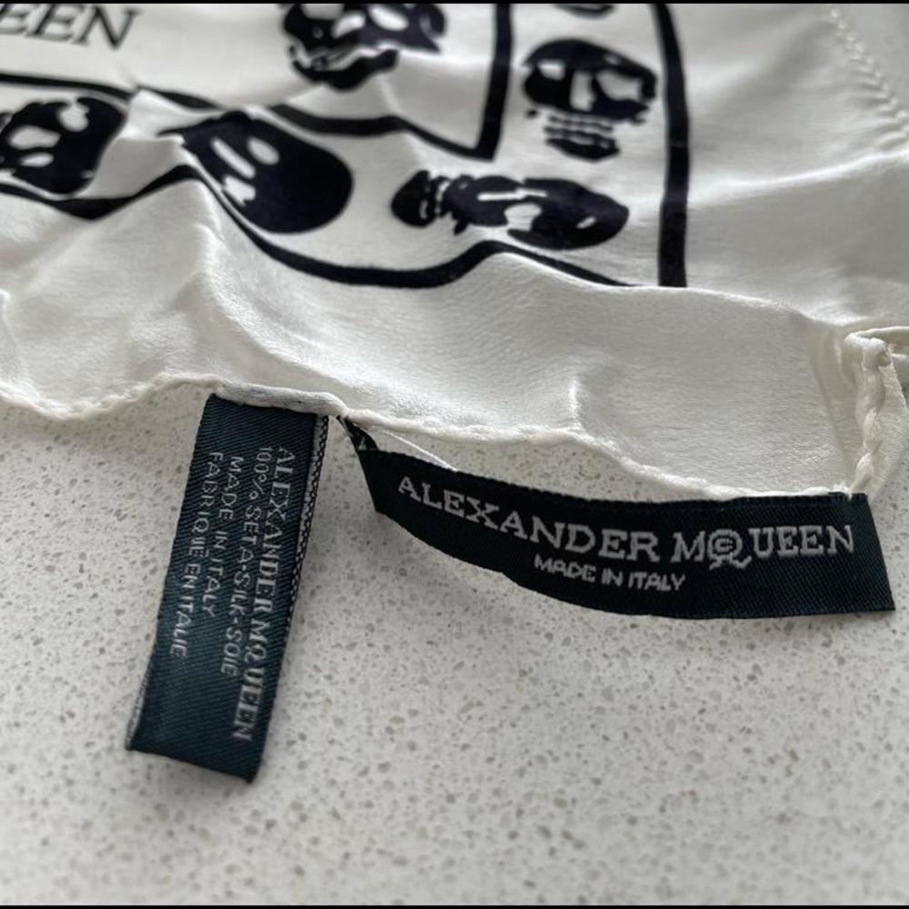 Alexander McQueen silk skull scarf - Picture 3 of 10